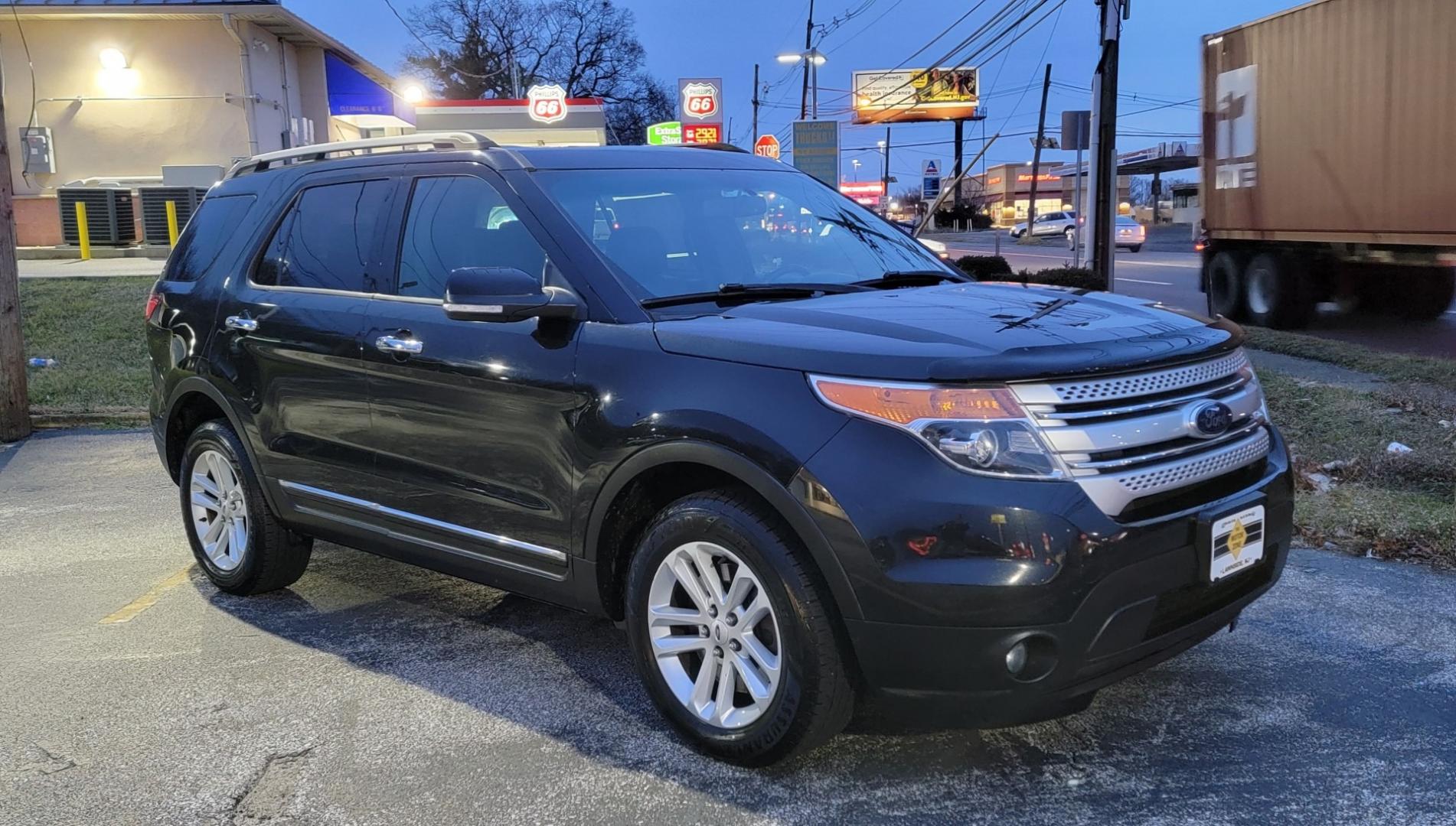 2015 Black /Black Leather Ford Explorer XLT 4WD (1FM5K8D81FG) with an 3.5L V6 DOHC 24V engine, 6-Speed Automatic transmission, located at 341 N White Horse Pike, Lawnside, NJ, 08045, (856) 262-9500, 39.855621, -75.027451 - Photo#0